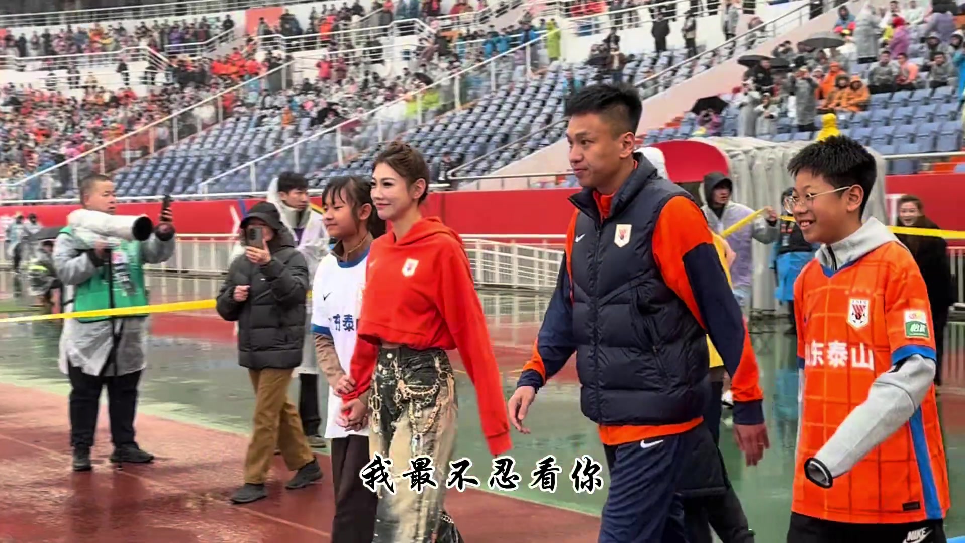 开云官网-1314解体！张弛退役仪式，王大雷动容落泪